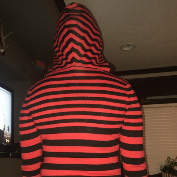 Red striped hoodie - Picture 4 of 4